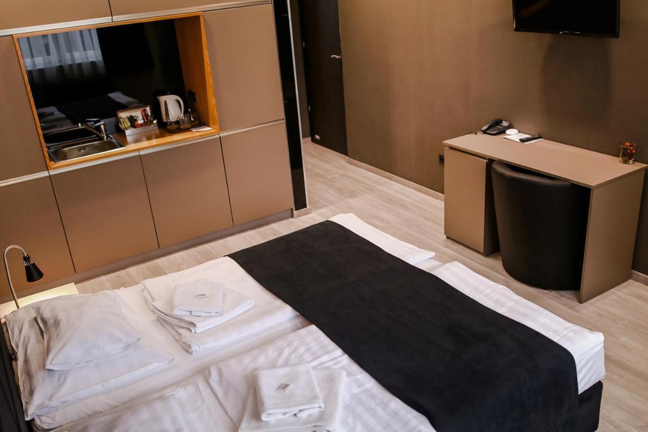 Sohaz Panzio Es Apartmanhaz Szolnok Exterior foto