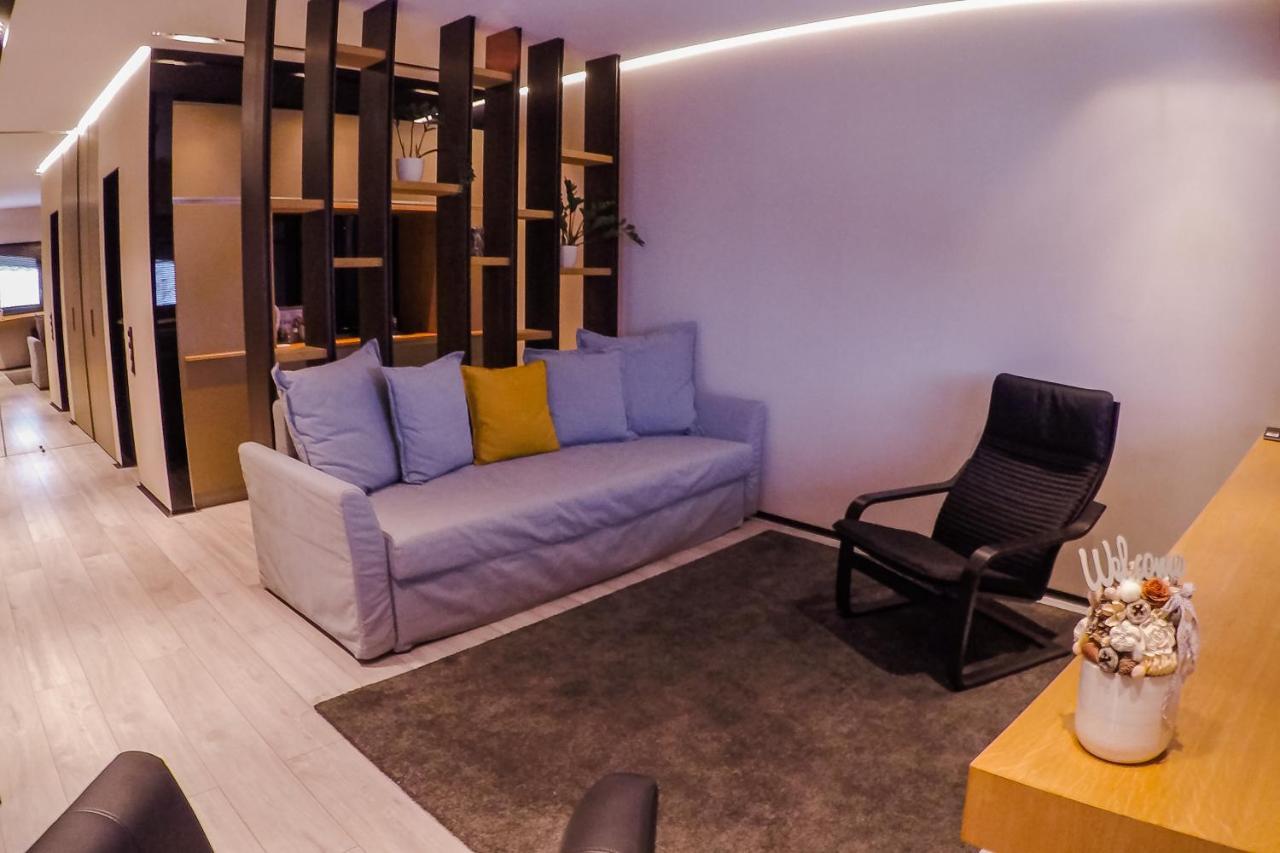 Sohaz Panzio Es Apartmanhaz Szolnok Exterior foto